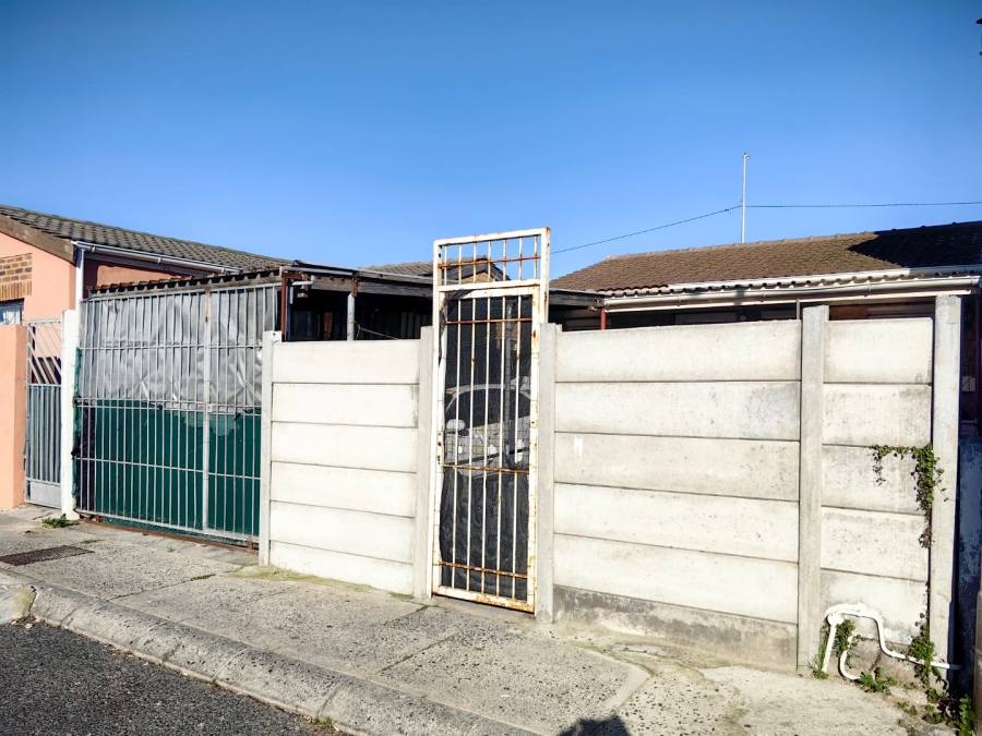 2 Bedroom Property for Sale in Lentegeur Western Cape
